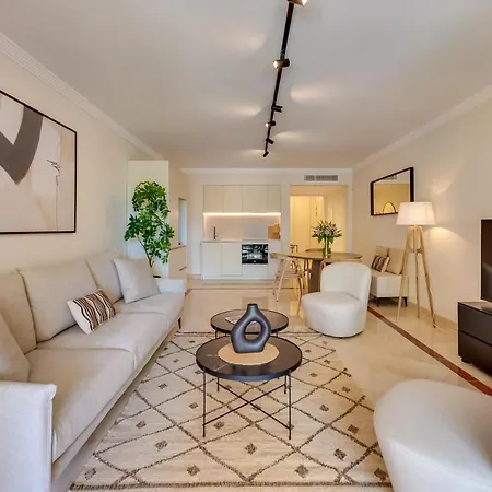 6bdr Stylish Apt, Nueva Andalucia Area, Pool, Golf Apartment *