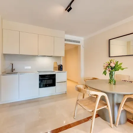 6bdr Stylish Apt, Nueva Andalucia Area, Pool, Golf Marbella