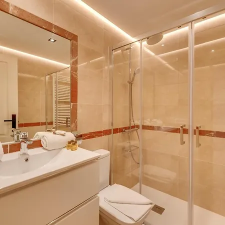 6bdr Stylish Apt, Nueva Andalucia Area, Pool, Golf Apartment