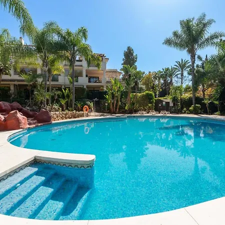 6bdr Stylish Apt, Nueva Andalucia Area, Pool, Golf Apartment Marbella