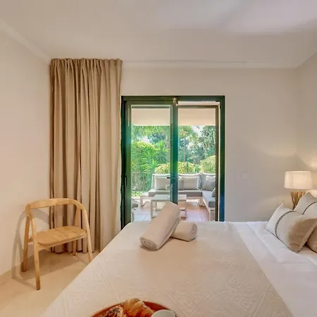6bdr Stylish Apt, Nueva Andalucia Area, Pool, Golf Apartment *