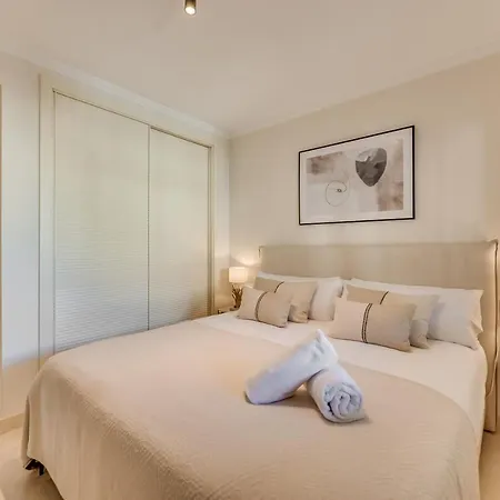 Apartment 6bdr Stylish Apt, Nueva Andalucia Area, Pool, Golf
