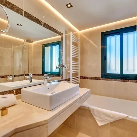 Apartment 6bdr Stylish Apt, Nueva Andalucia Area, Pool, Golf Marbella