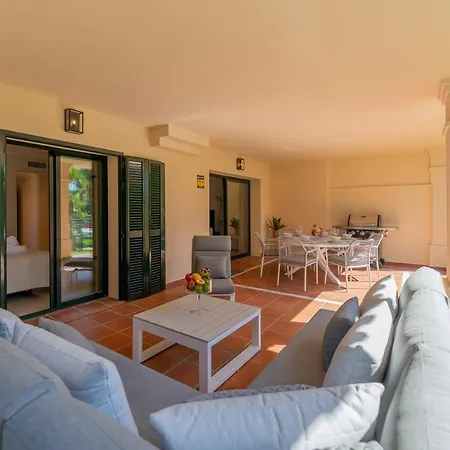 6bdr Stylish Apt, Nueva Andalucia Area, Pool, Golf