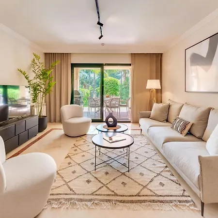 6bdr Stylish Apt, Nueva Andalucia Area, Pool, Golf *