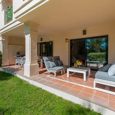 6bdr Stylish Apt, Nueva Andalucia Area, Pool, Golf Apartment Marbella