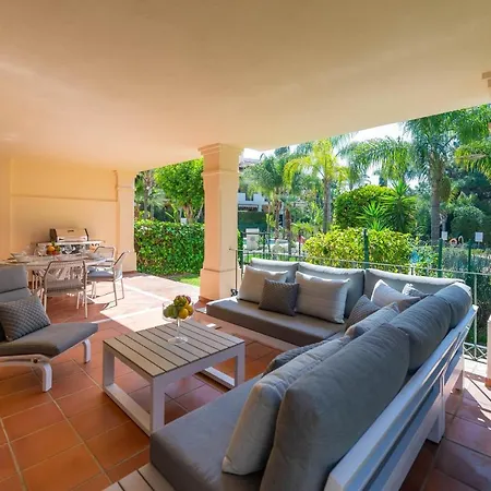 6bdr Stylish Apt, Nueva Andalucia Area, Pool, Golf Apartment *