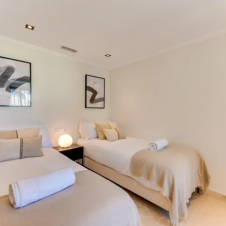 6bdr Stylish Apt, Nueva Andalucia Area, Pool, Golf *