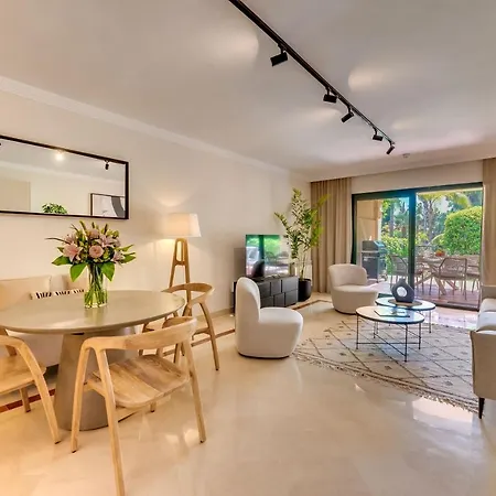 6bdr Stylish Apt, Nueva Andalucia Area, Pool, Golf