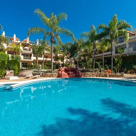 6bdr Stylish Apt, Nueva Andalucia Area, Pool, Golf