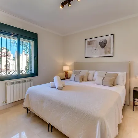 Apartment 6bdr Stylish Apt, Nueva Andalucia Area, Pool, Golf